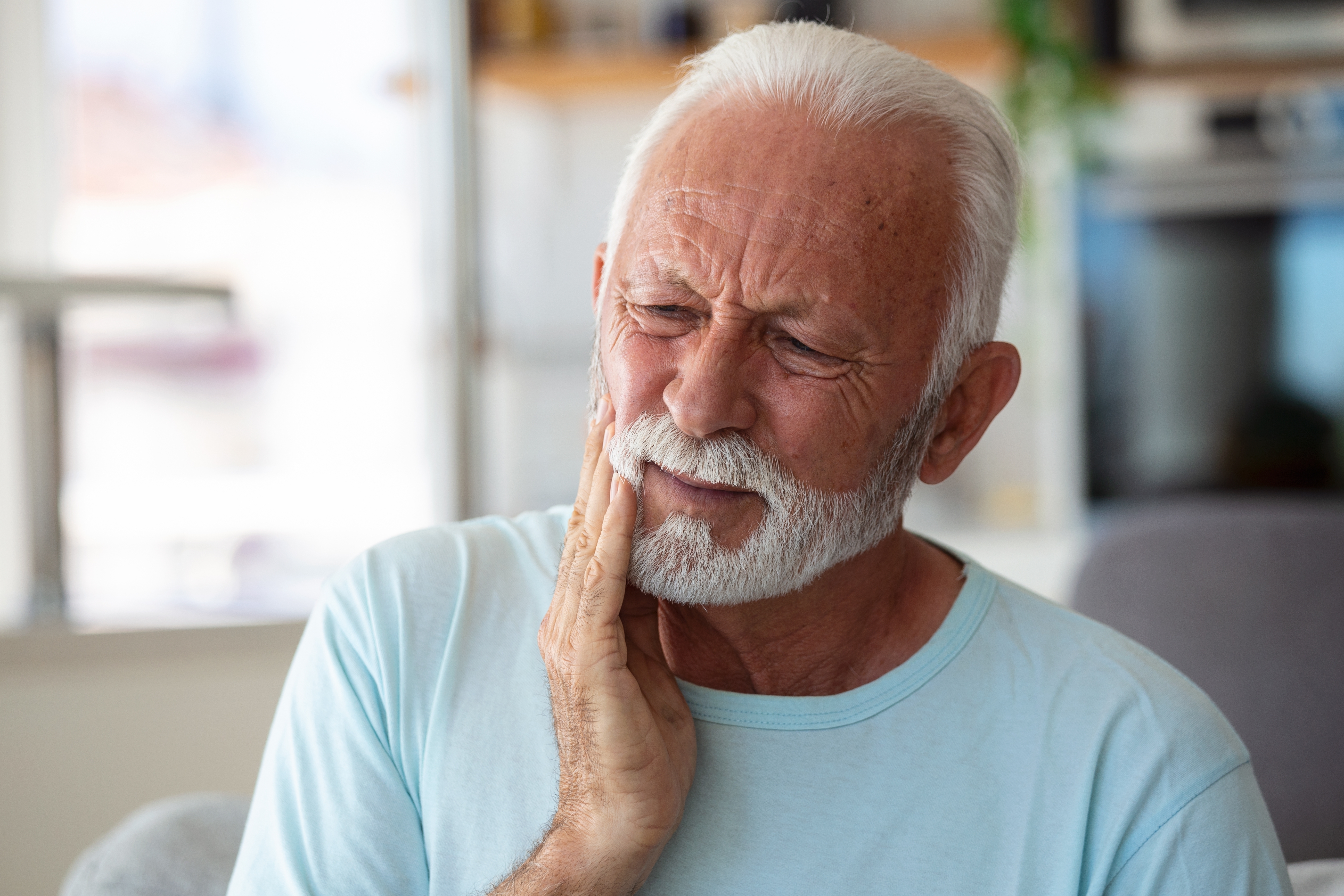 older man with tooth pain looking for emergency dentistry in Palm Beach Gardens, FL